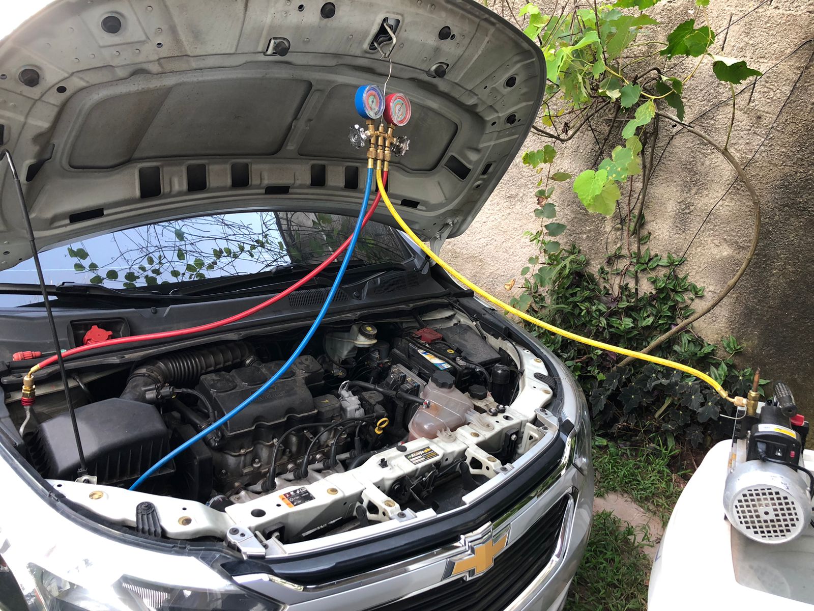 Manutenção corretiva em ar-condicionado automotivo